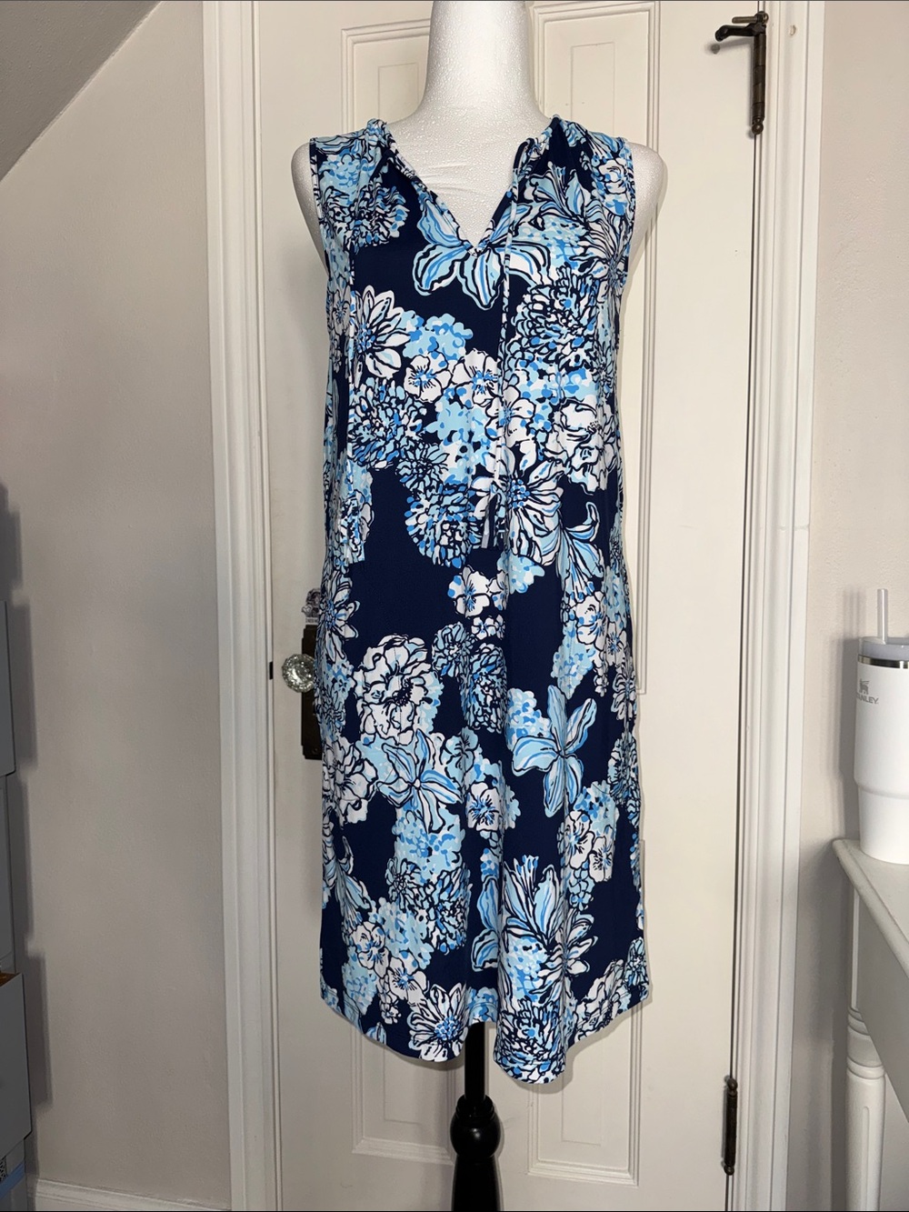 Lily Pulitzer Floral Sleeveless Navy Floral Shift Dress in Light Blue & White